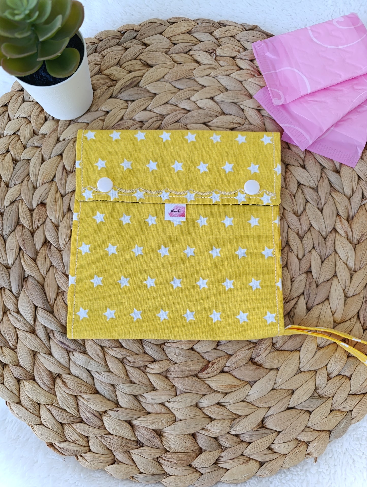 Pochette igiene Porta assorbenti Gialla con stelline /interno nera pois in pronta consegna