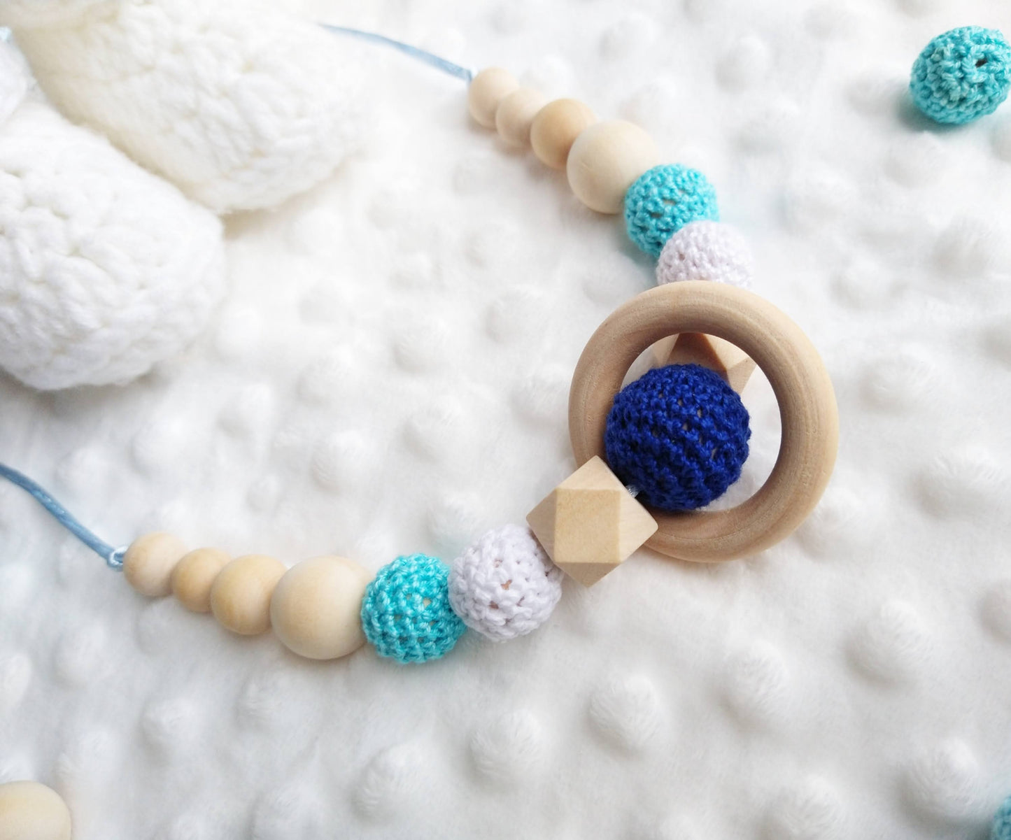 Collana allattamento elementi in legno e cotone in blu/turchese